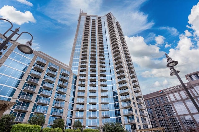 400 W Peachtree St NW Unit 3711, Atlanta, GA 30308 - view of apartment building / complex