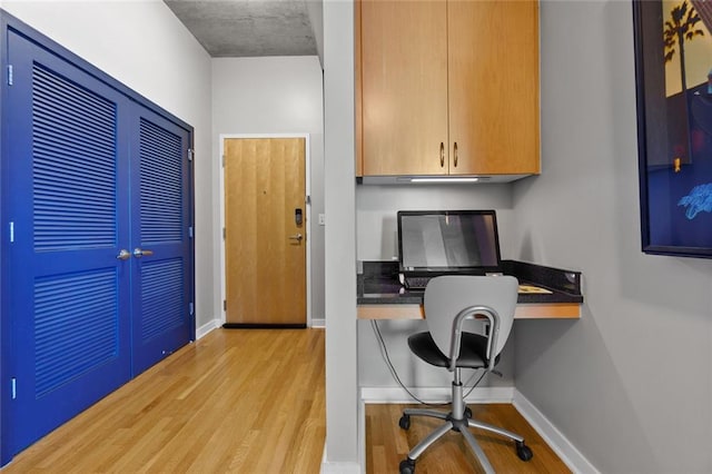 400 W Peachtree St NW Unit 3711, Atlanta, GA 30308 - office space with light wood-style floors and built in study area
