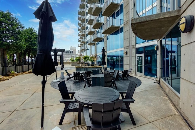400 W Peachtree St NW Unit 3711, Atlanta, GA 30308 - view of patio with outdoor dining space
