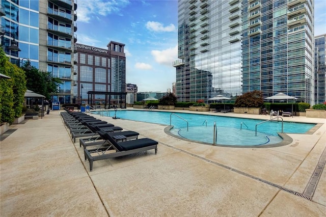400 W Peachtree St NW Unit 3711, Atlanta, GA 30308 - community pool with a patio