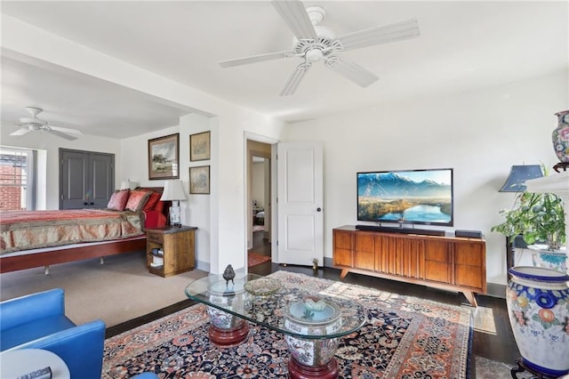 bedroom featuring baseboards and a ceiling fan