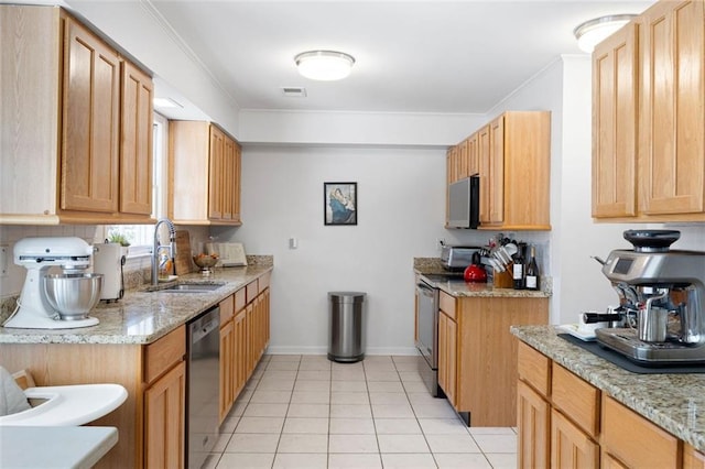 kitchen featuring a sink, crown molding, visible vents, and stainless steel appliances