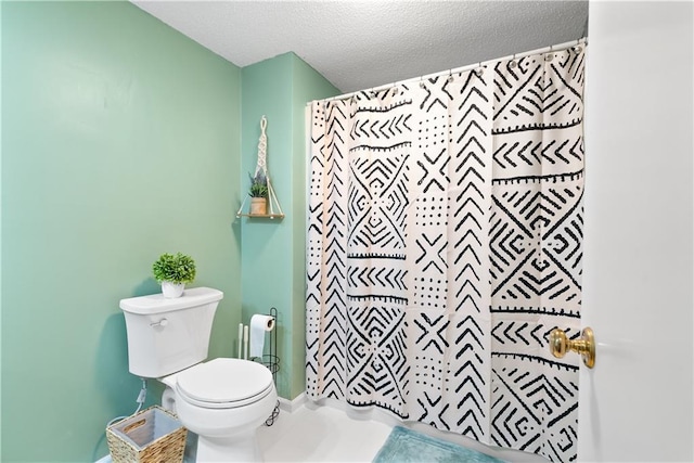 bathroom featuring walk in shower, a textured ceiling, and toilet