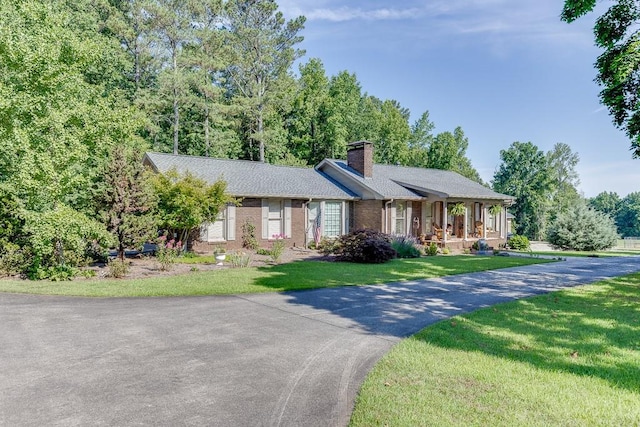 ranch-style house with a front yard