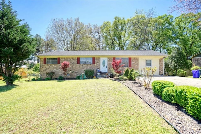 single story home with a front yard