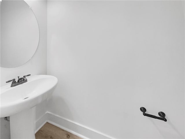 bathroom with baseboards