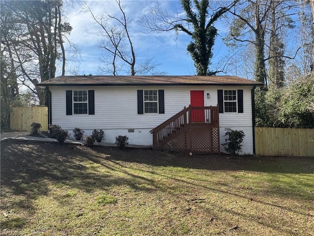 view of front of home featuring a front yard