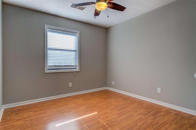 unfurnished room with a textured ceiling, light hardwood / wood-style floors, and ceiling fan