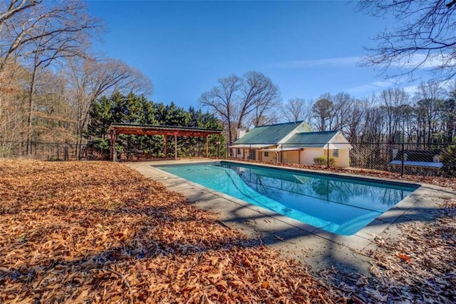 view of swimming pool