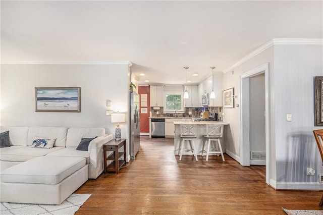 living area with baseboards, visible vents, dark wood-style floors, and ornamental molding