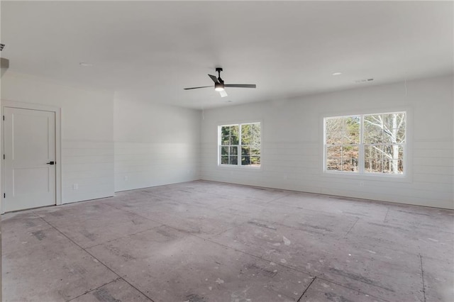 empty room with ceiling fan
