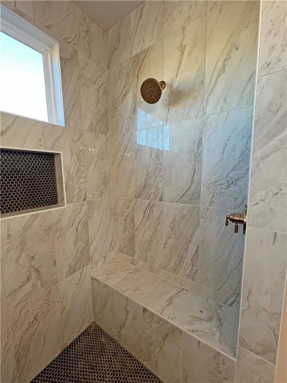 bathroom featuring tiled shower