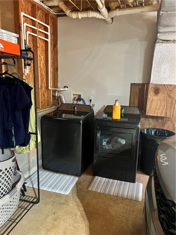 laundry area featuring washer and clothes dryer