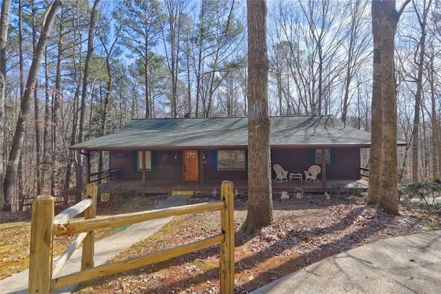 ranch-style home featuring covered porch