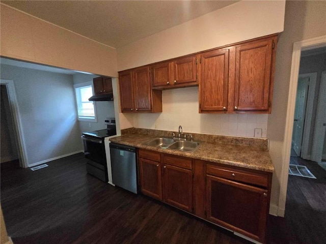 kitchen with dark wood-style flooring, appliances with stainless steel finishes, visible vents, and a sink