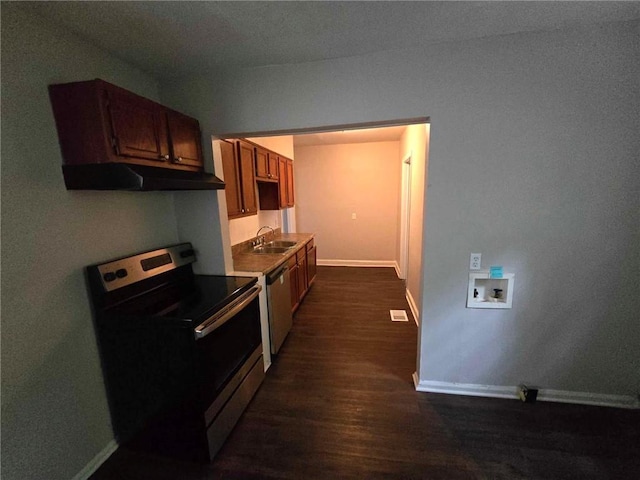 kitchen with a sink, electric range, baseboards, and dishwashing machine