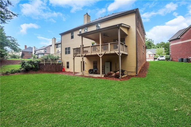 back of house featuring a yard