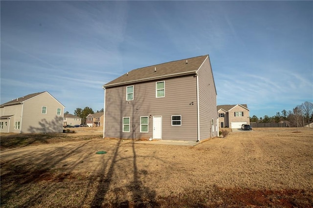 back of house featuring a lawn