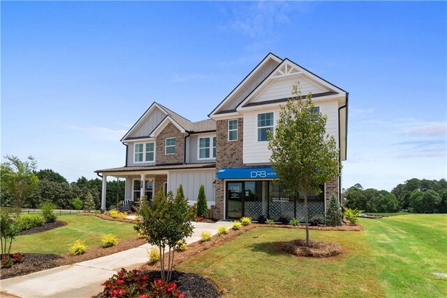 view of front of property featuring a front lawn and covered porch