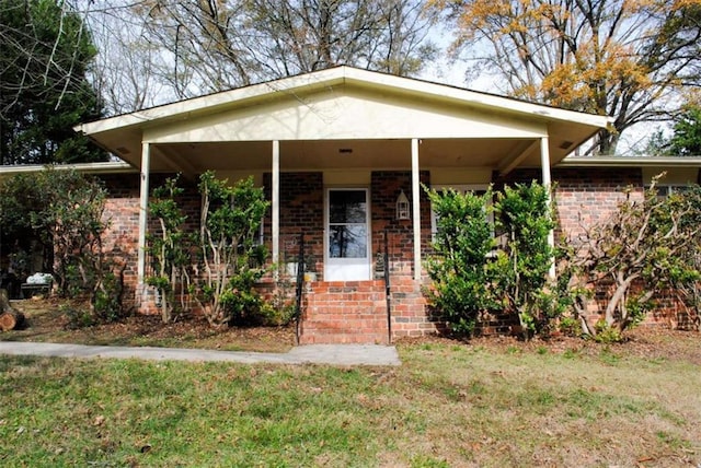 view of front of house featuring a front yard