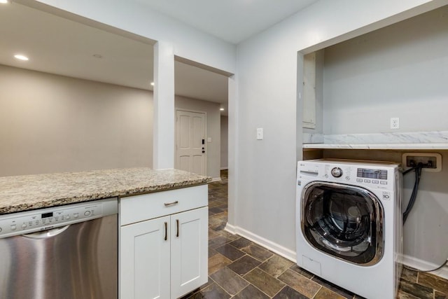 clothes washing area with washer / clothes dryer