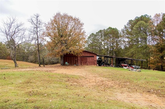 view of yard with a carport and an outdoor structure