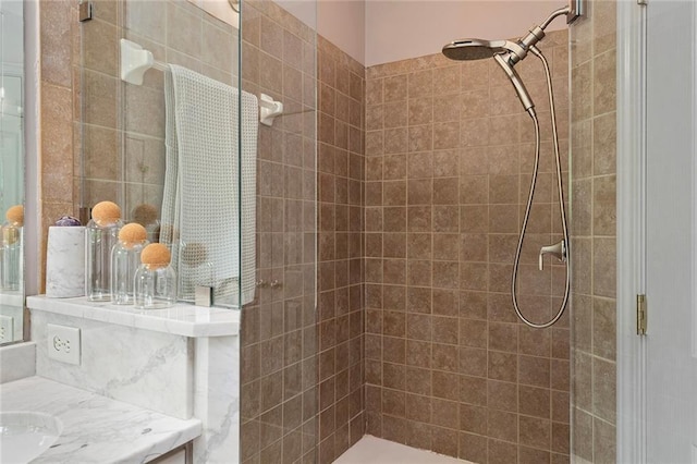 453 Carter Ave SE, Atlanta, GA 30317 - full bath featuring tiled shower and vanity