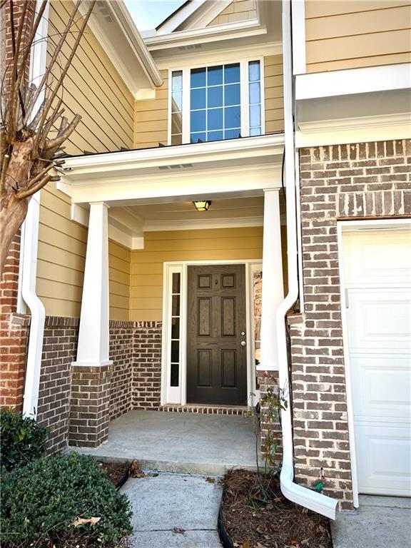 doorway to property featuring a porch