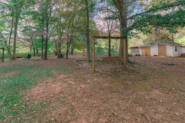 view of yard with a storage shed