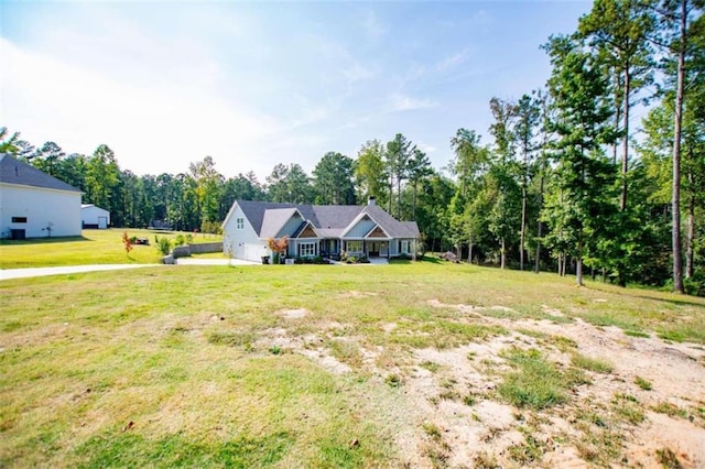 view of front of property with a front yard