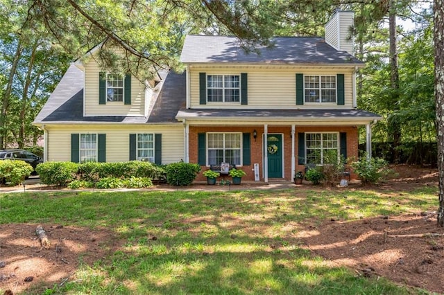 view of front of property featuring a front yard