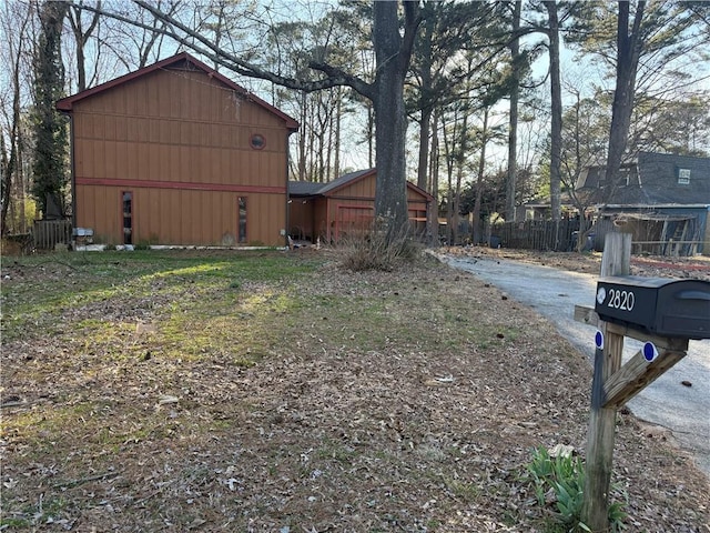 view of yard featuring fence