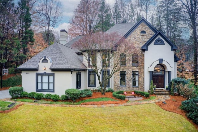 view of front of house featuring a front yard