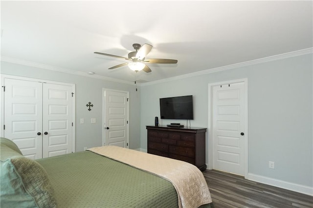 bedroom with dark wood-type flooring, ornamental molding, and ceiling fan