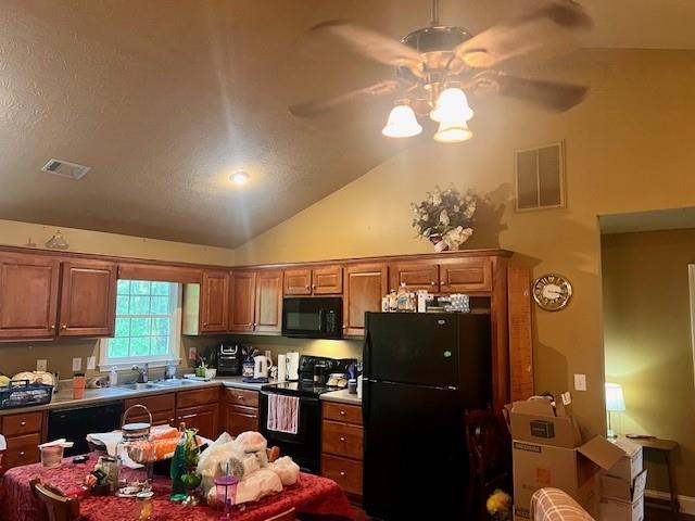 kitchen featuring visible vents, a sink, ceiling fan, and black appliances