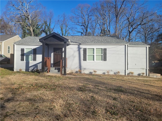 view of front of home with a front lawn