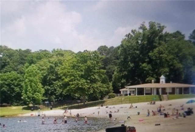 view of property's community featuring a water view