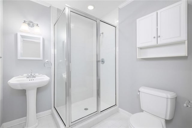 bathroom featuring walk in shower, crown molding, and toilet