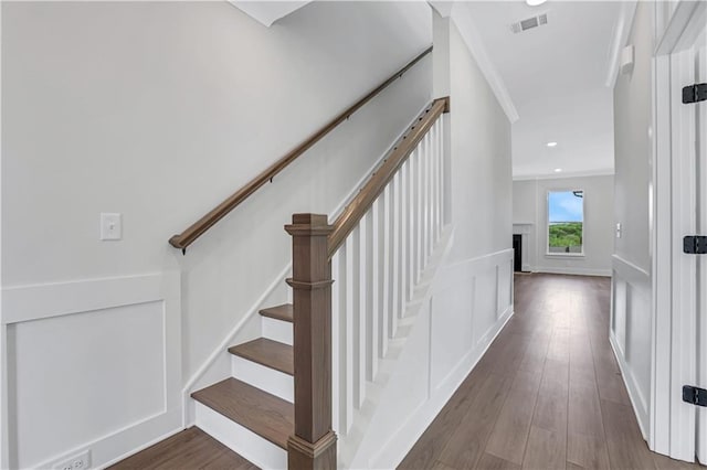 6811 Cambridge Dr, Flowery Branch, GA 30542 - view of front facade featuring a front lawn
