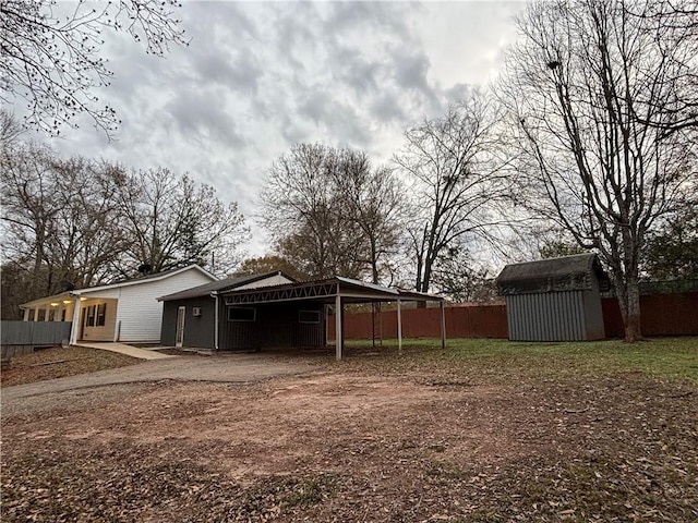 view of yard featuring a carport and a storage shed