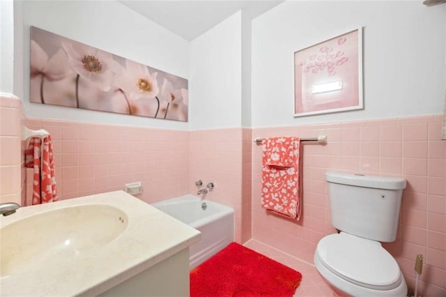 200 Mcguirts Bridge Rd, Covington, GA 30014 - full bathroom featuring tile walls, a garden tub, wainscoting, toilet, and vanity