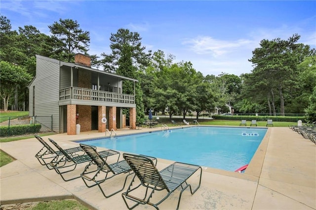 view of swimming pool featuring a patio area