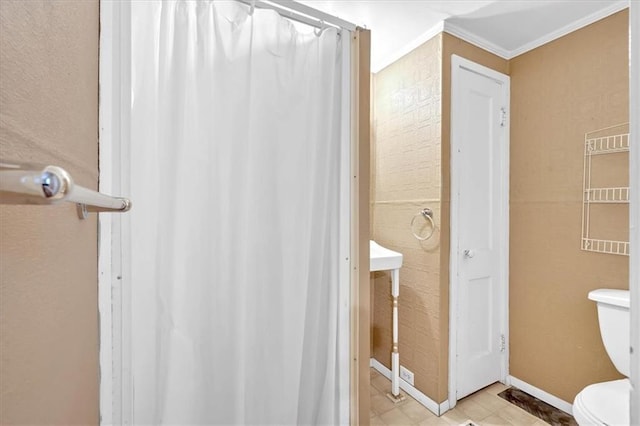 226 Noyes St, Cedartown, GA 30125 - full bathroom featuring crown molding, a shower with shower curtain, and tile patterned floors