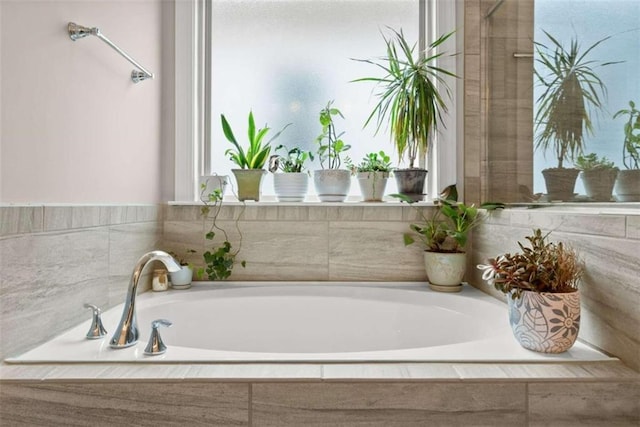 bathroom featuring tiled tub