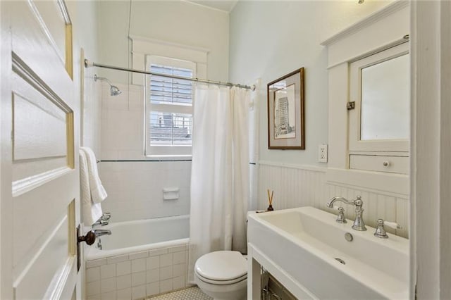 full bathroom featuring shower / tub combo with curtain, toilet, and sink