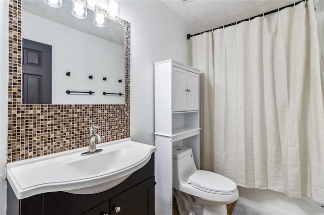 870 Underhill Ct, Sugar Hill, GA 30518 - bathroom featuring toilet, vanity, tile walls, and shower / bathtub combination with curtain