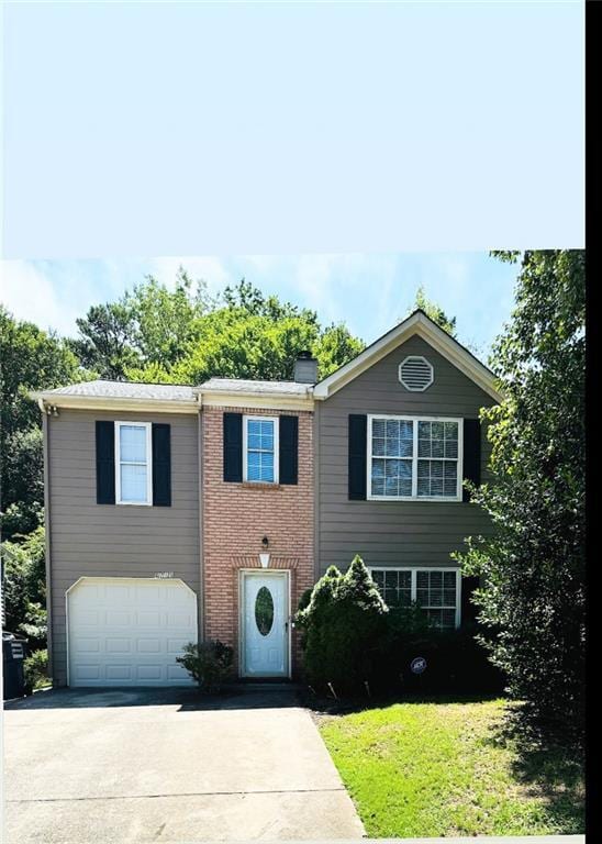 view of front facade with a garage