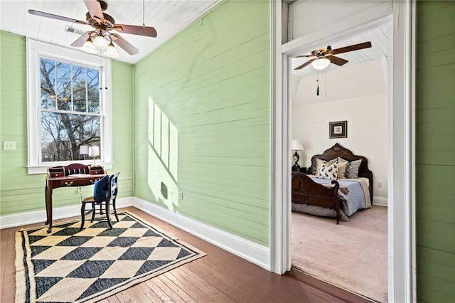 sunroom / solarium with ceiling fan