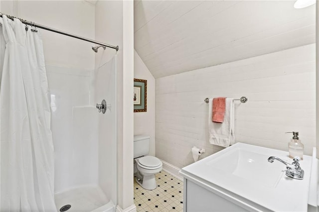 bathroom with a shower with curtain, vanity, toilet, and vaulted ceiling