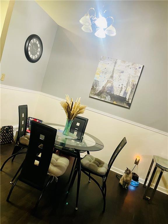 dining space with a notable chandelier